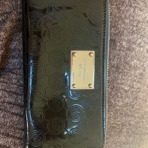 Never been worn micheal kors wallet